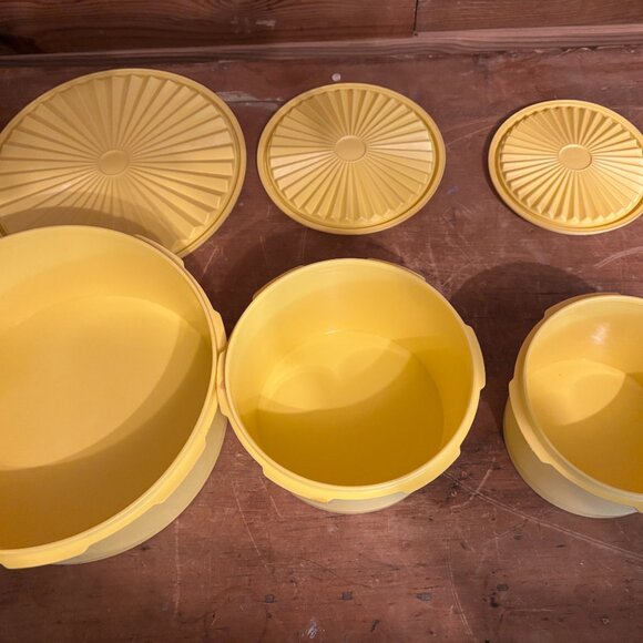 Misc Yellow Tupperware - Picture 3 of 4